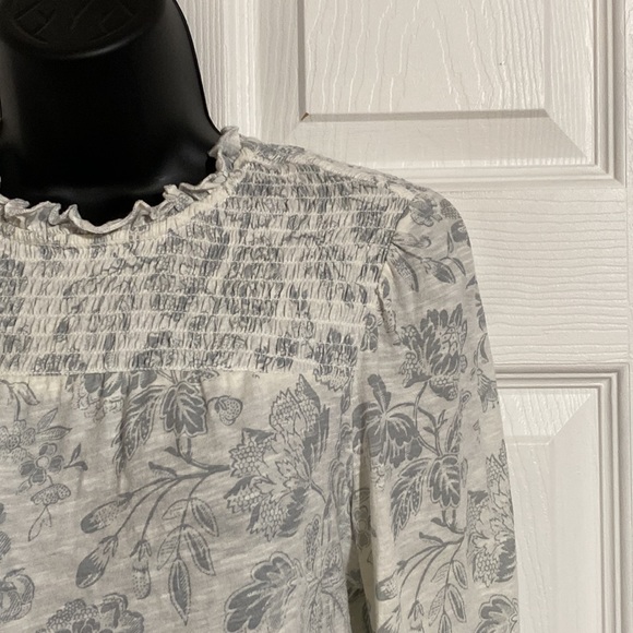 Lucky Brand Floral Smocked Long Sleeve Top With Back Button Sz S/P - Picture 5 of 11